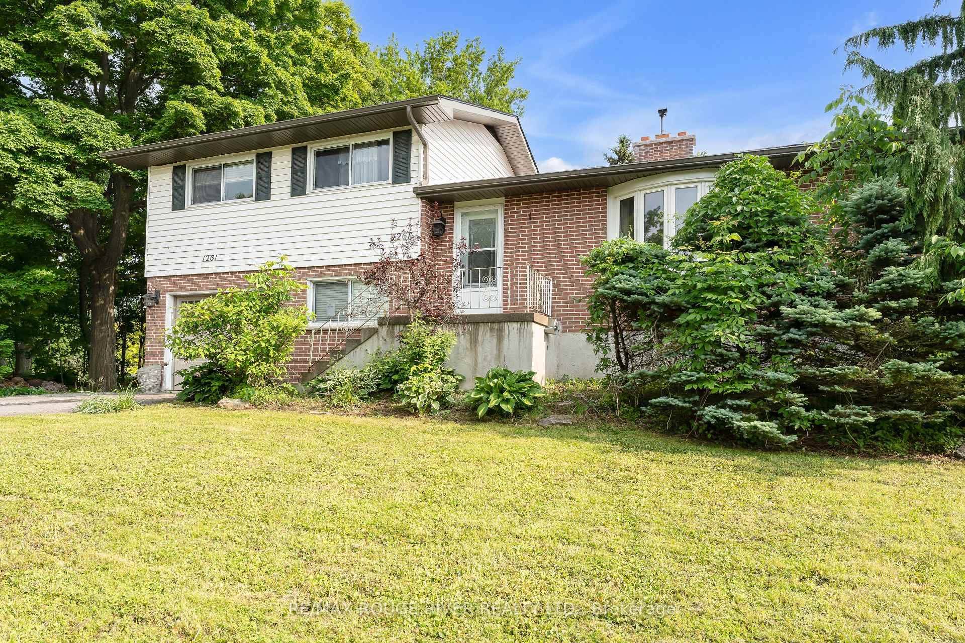 BEAUTIFUL LOCATION WITH PROPERTY BORDERING COLLINS CREEK.