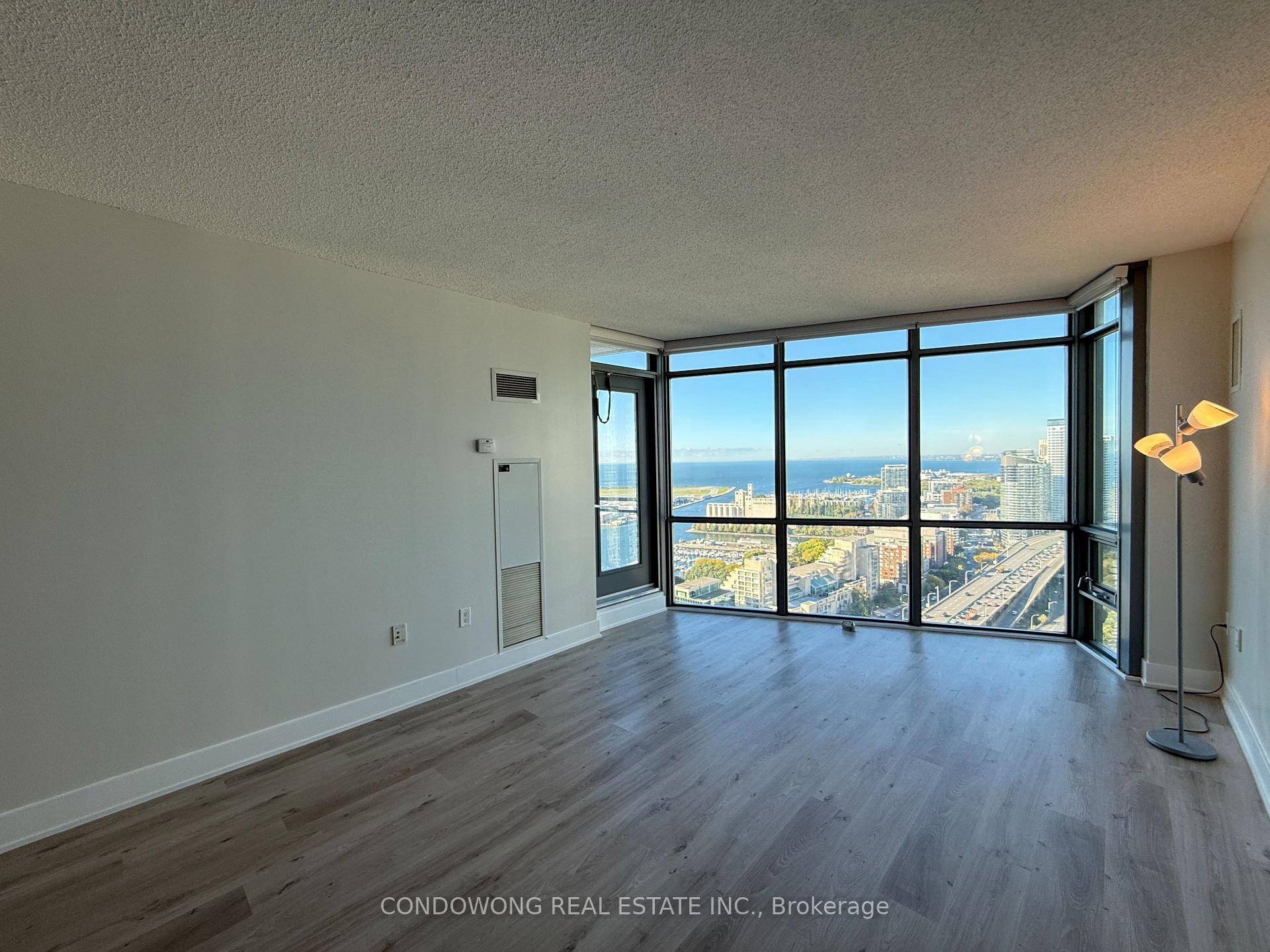 Breathtaking Unobstructed City amp ; Lake Views !