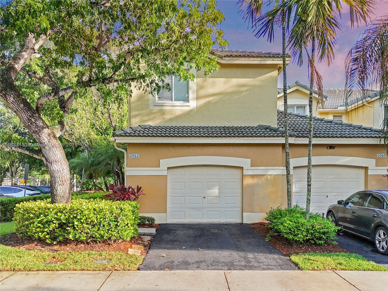 New Price ! ! Charming 4 Bedroom Townhome in Gated San Mateo, Weston !