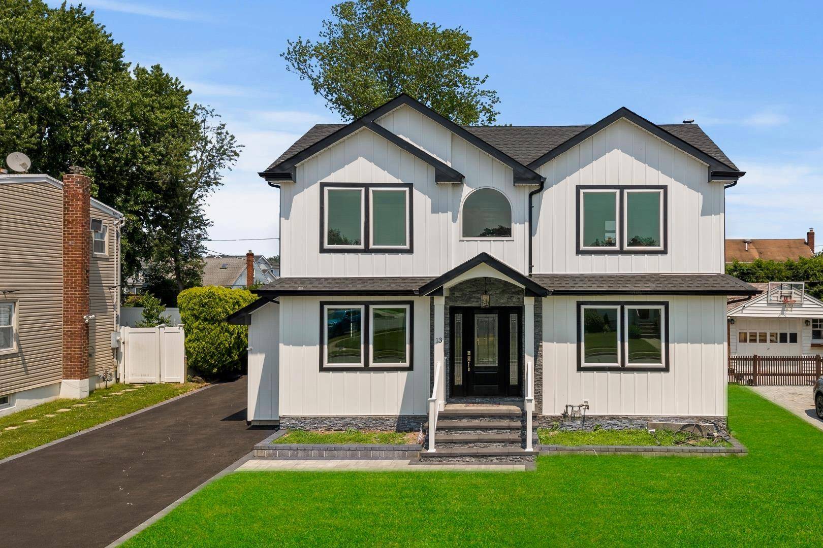 Welcome to this stunning and thoughtfully reimagined center hall colonial single family, offering 2, 800 sq ft of modern living space in one of Hicksville s most desirable neighborhoods.