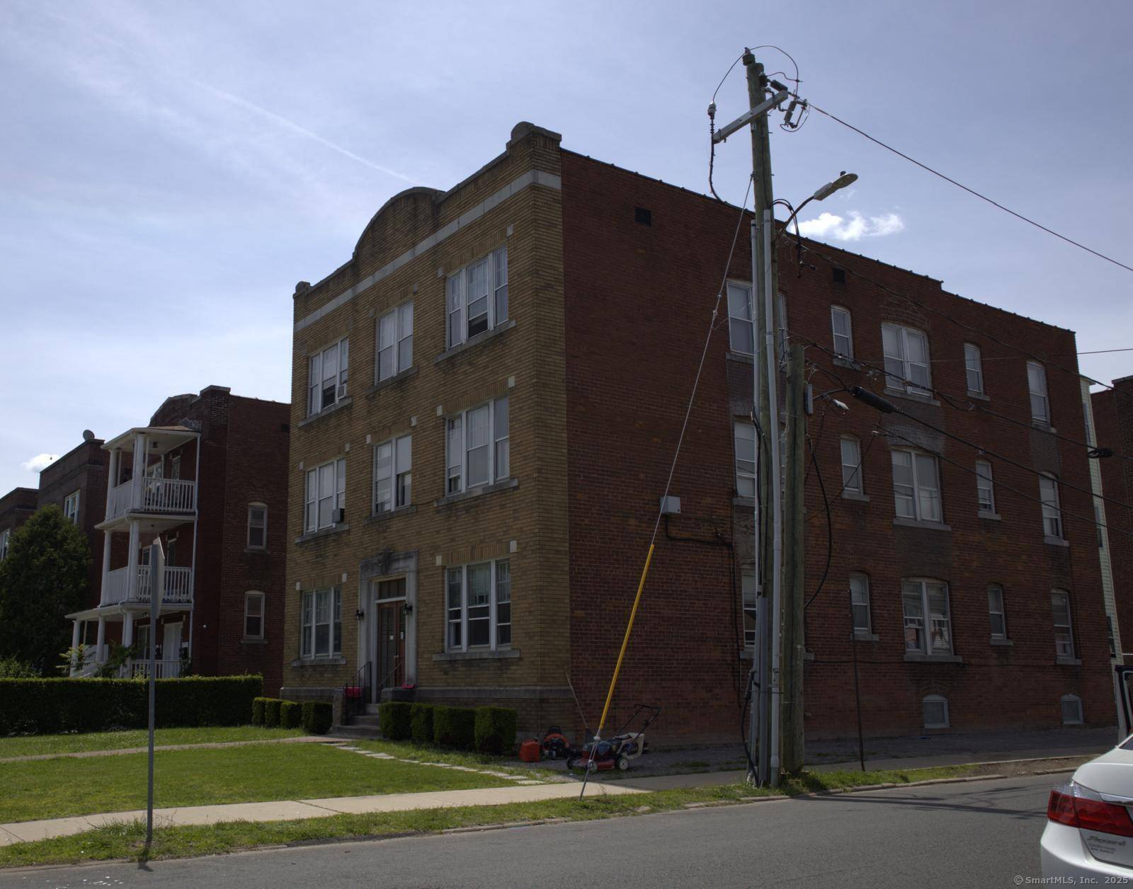 Turnkey investment opportunity on Wethersfield Avenue in Hartford !