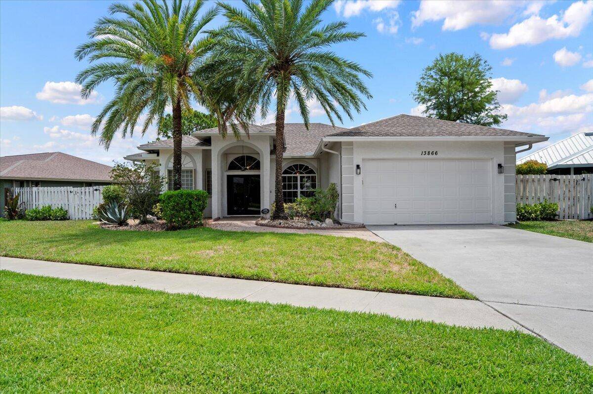 Gorgeous 4 bedroom 2 bathroom home available for upcoming 2025 2026 season !