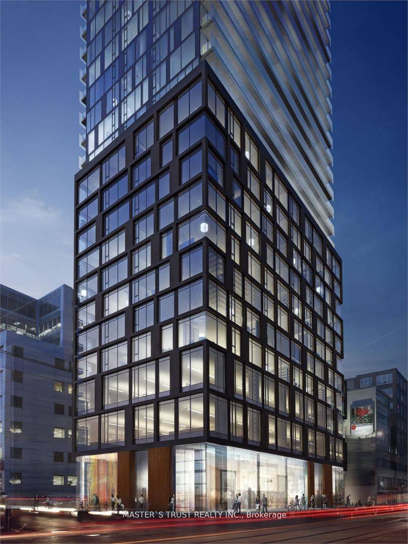 Immaculate 2 Bedroom, 2 Bath Corner Unit On High Floor In The Heart Of King West !