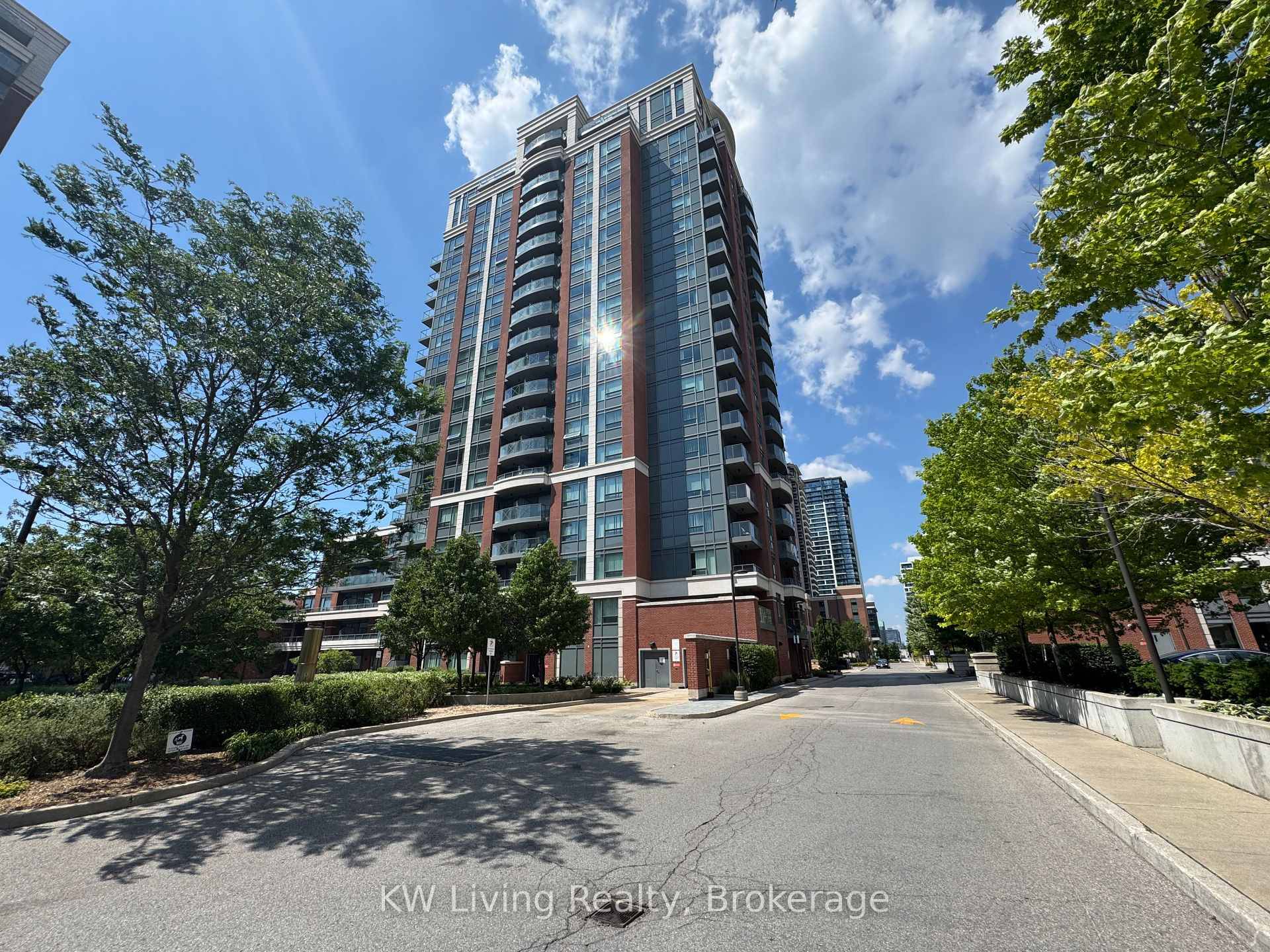 Located in uptown Markham, this bright and spacious 2 bedroom corner unit features a functional layout with hardwood flooring throughout and soaring 9' ceilings.