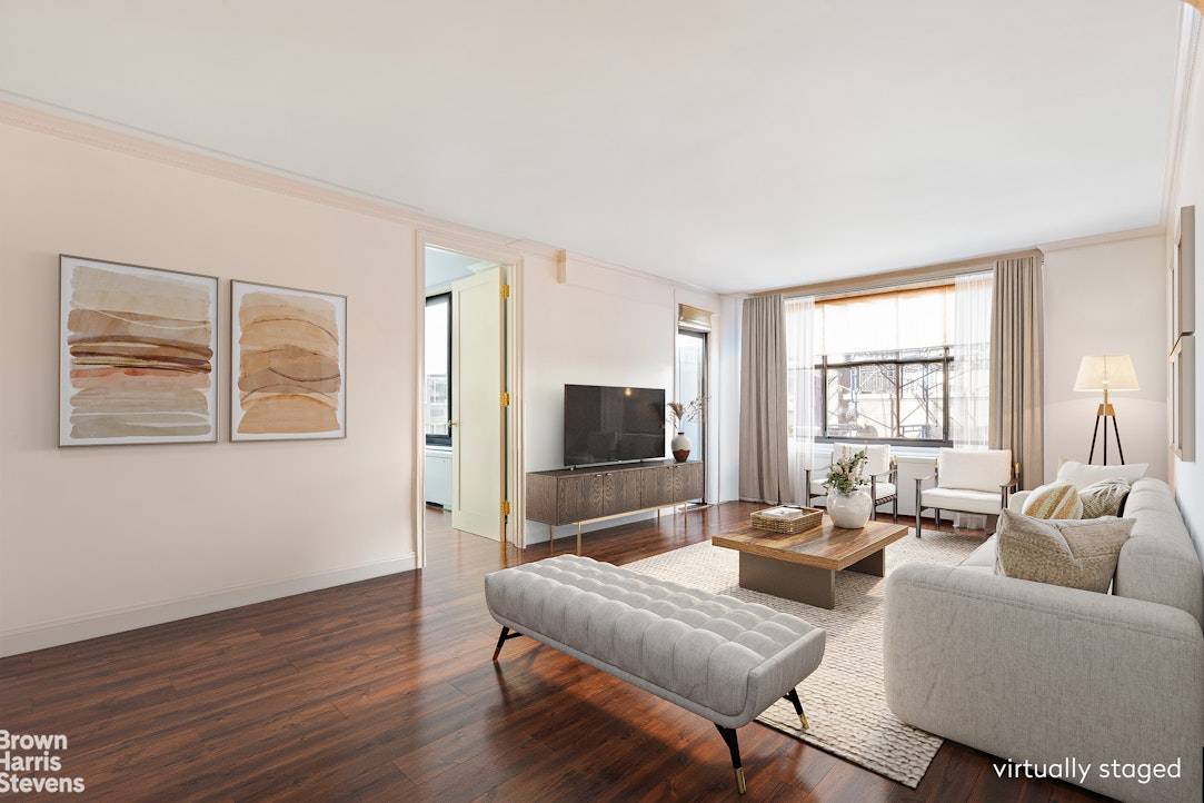 10 East End Avenue, 10D One bedroom, one bath Apartment 10D at 10 East End Avenue is spacious and quiet, with western and southern exposures, ample storage and gracious layout.