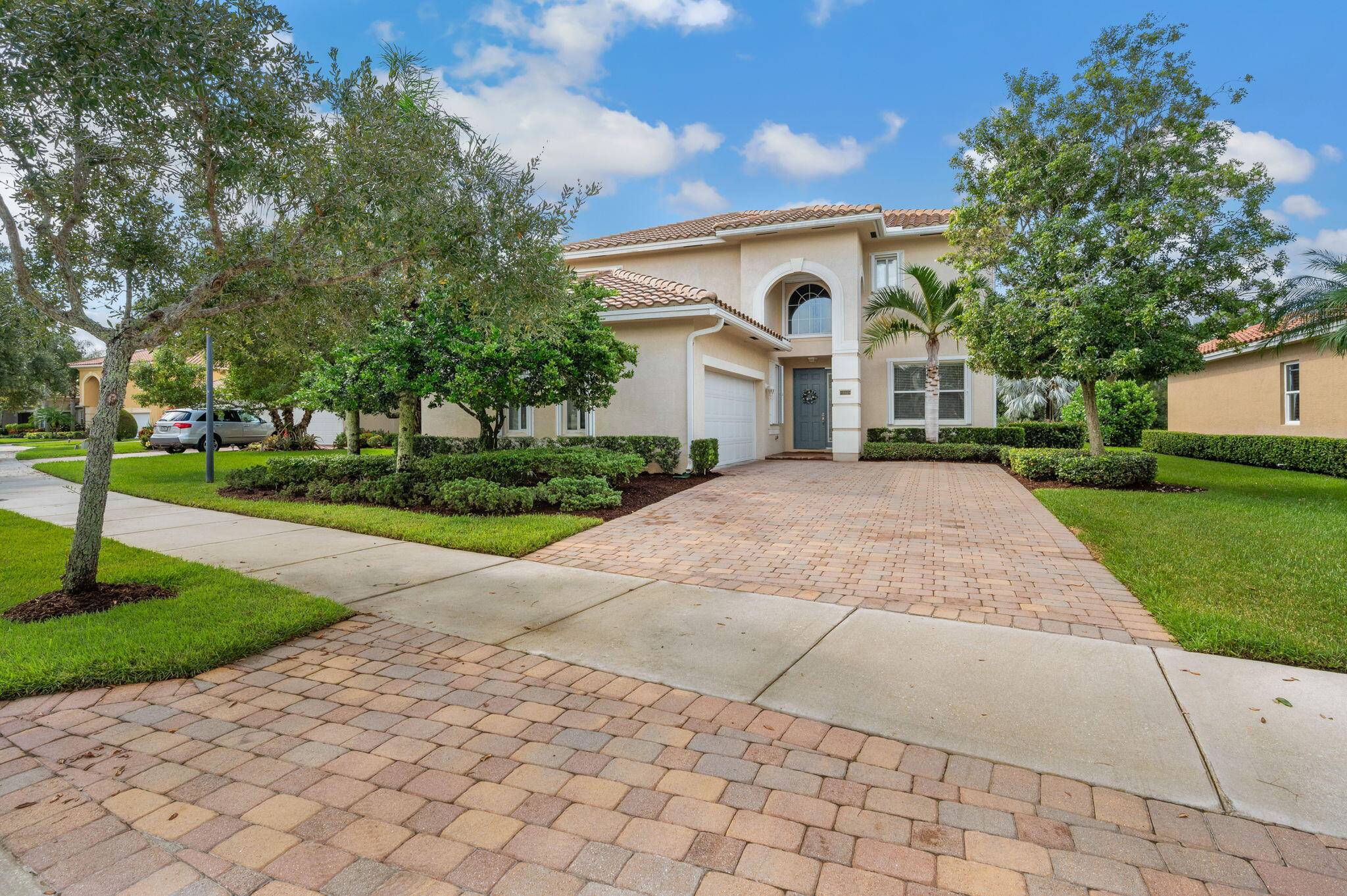 4 BEDROOM 3 FULL BATH WITH A DEN POSSIBLE 5TH BEDROOM BEAUTIFUL FAMILY HOME IN THE HIGHLY SOUGHT AFTER COMMUNITY OF HIGHLANDS RESERVE.