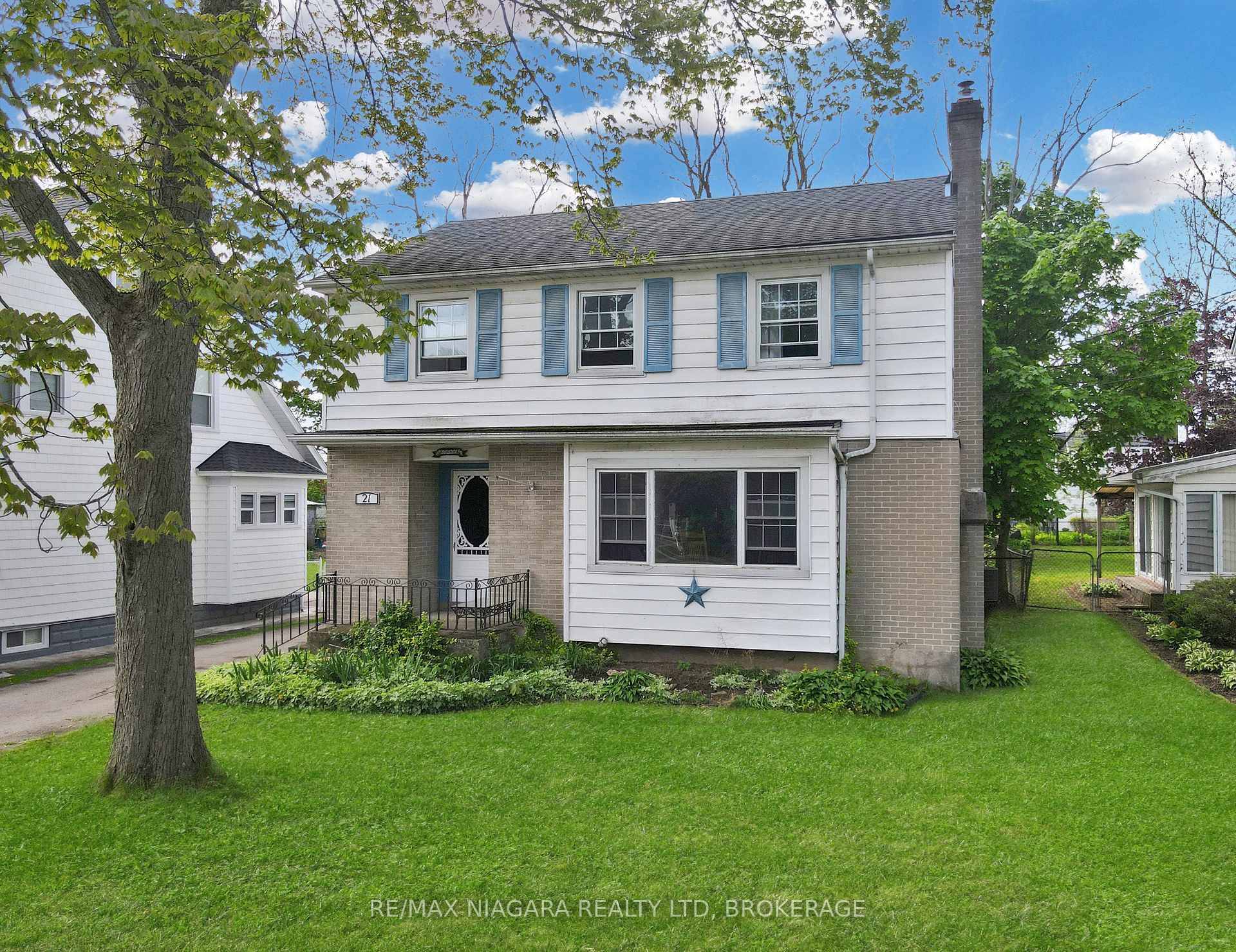 Charming two storey character home seconds from the Niagara River, bike trails amp ; Bowen Road park !