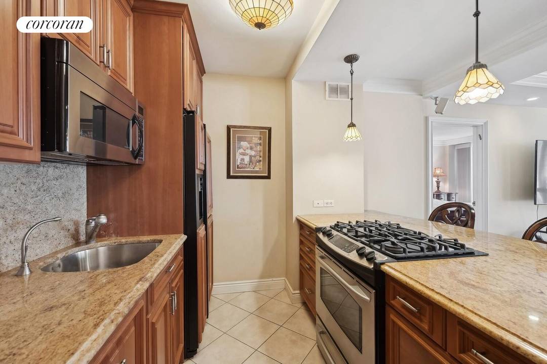Welcome to this charming 3 bedroom, 4 bath home on the Upper East Side, complete with a versatile small office ideal for work or study.