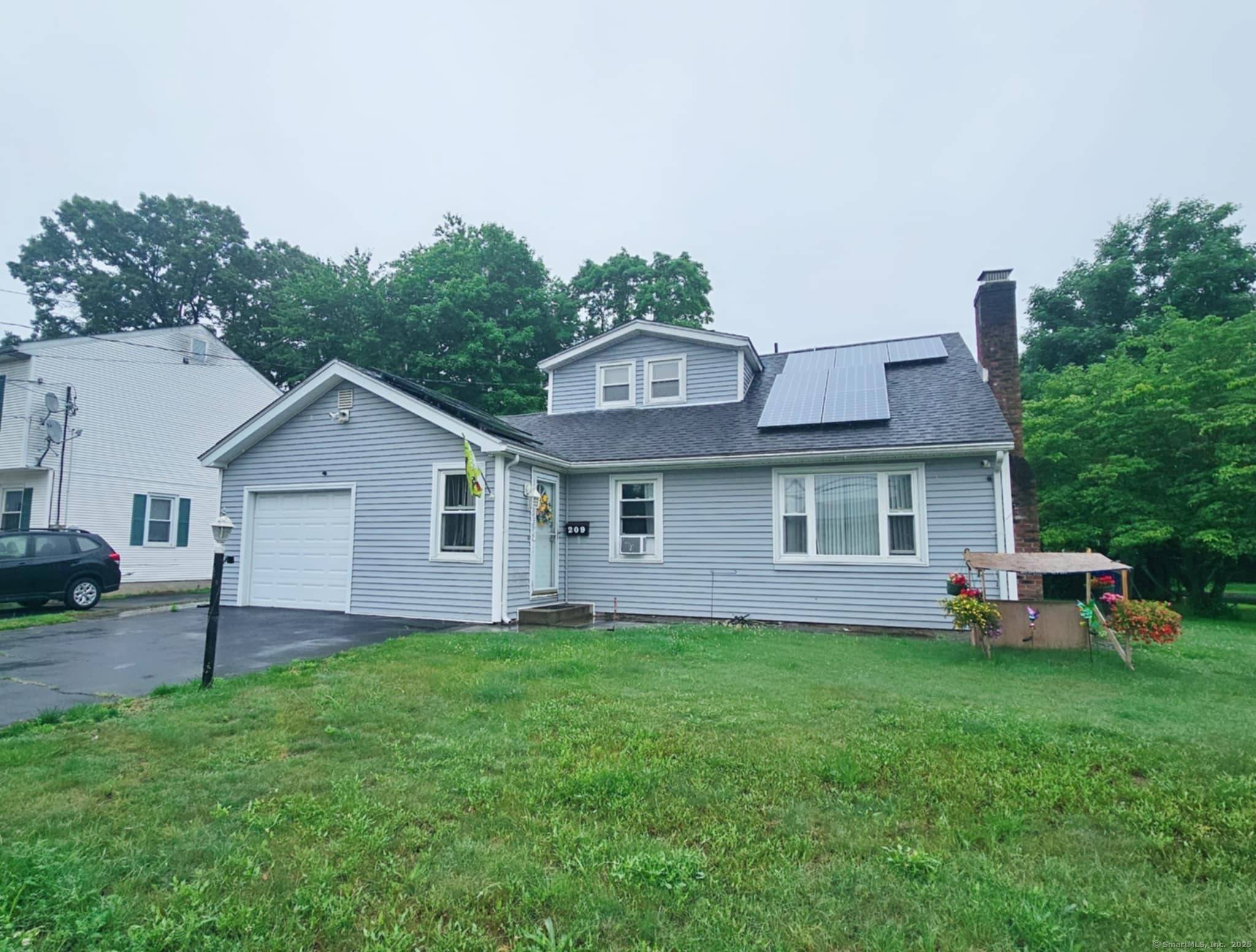 Welcome to 209 Maple Street !