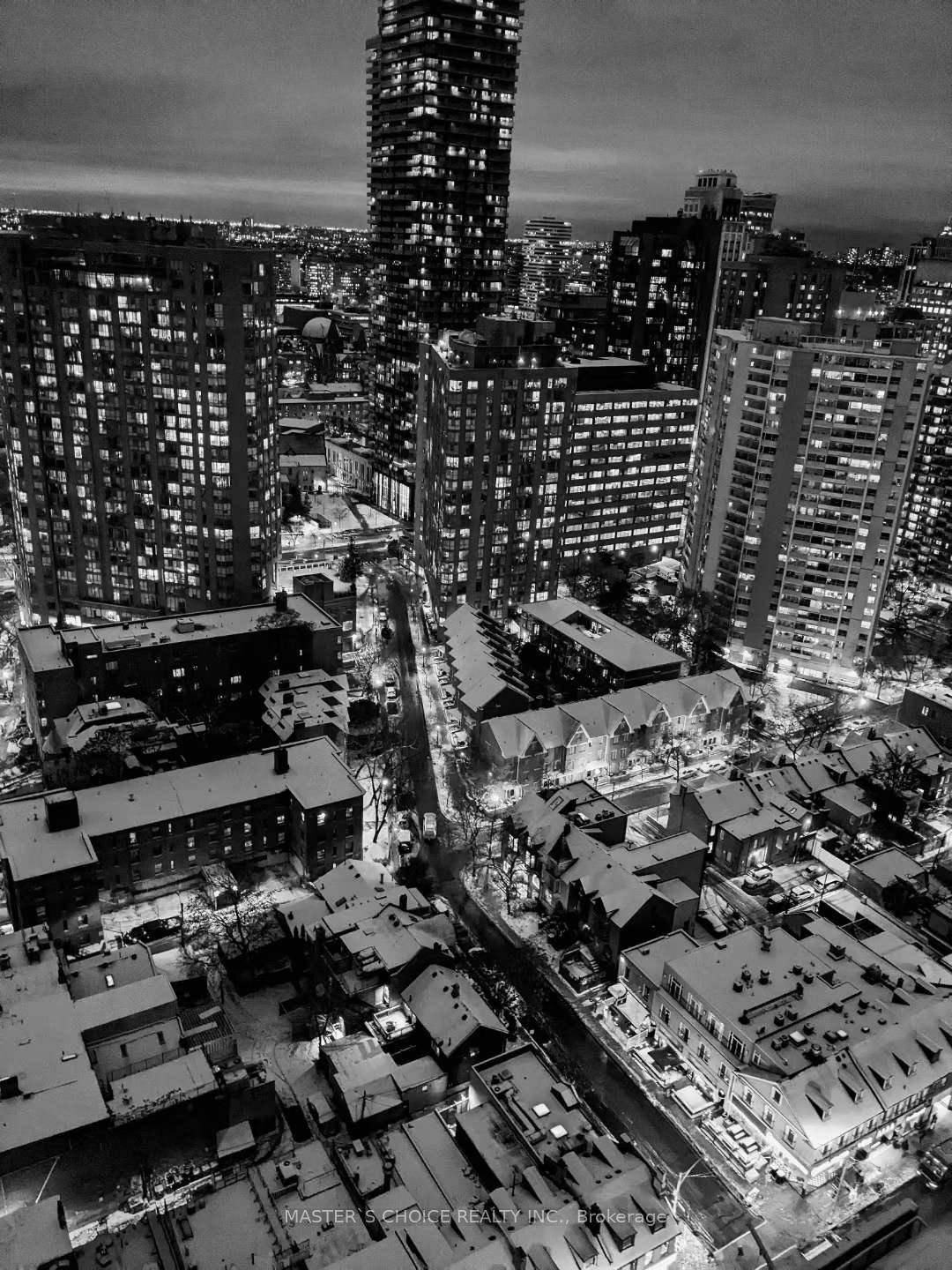 Elcome To Gloucester On Yonge, Brand New Luxurious 1 1 Condo Unit With Functional Layout, And Unobstructed City Views.