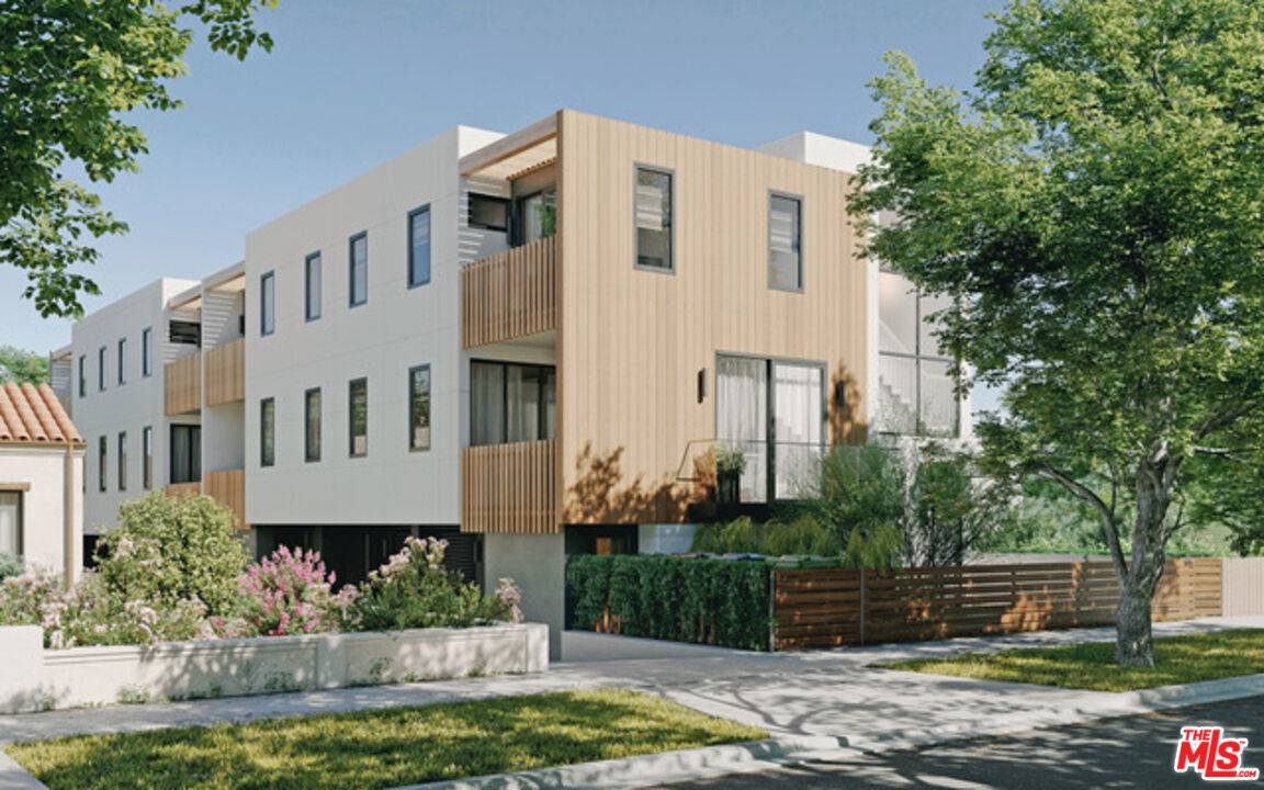 833  N Las Palmas Ave Hancock Park La