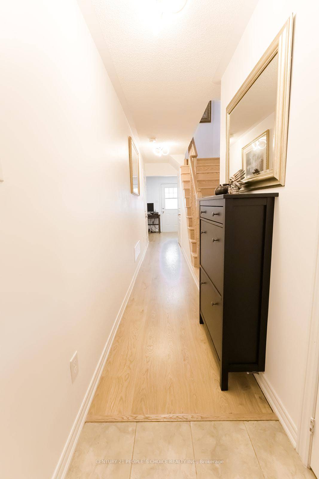 Greenpark Beautiful Townhouse In High Demand Greensborough Markham Meadow, Steps To Swan Lake.
