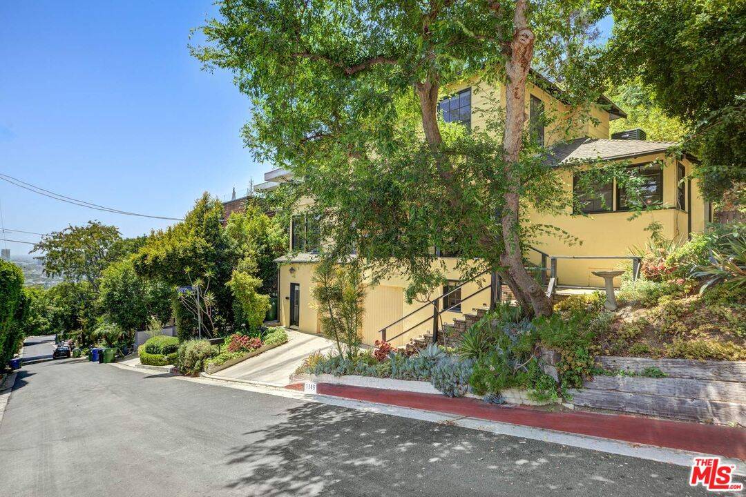 1285  N Clark St 2BR Sunset Strip La