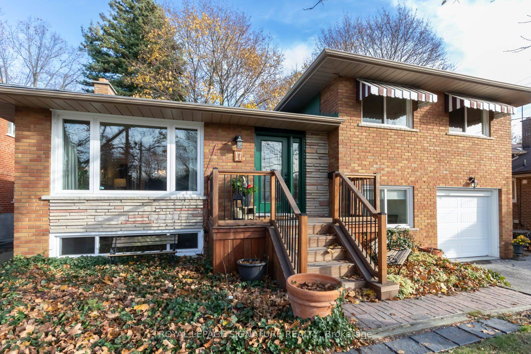 COTTAGE IN THE CITY ! ! Wonderful 5 bedrooms 2 bathrooms Family Home Solid brick SideSplit built in 1960 boasts over 1900 sq.