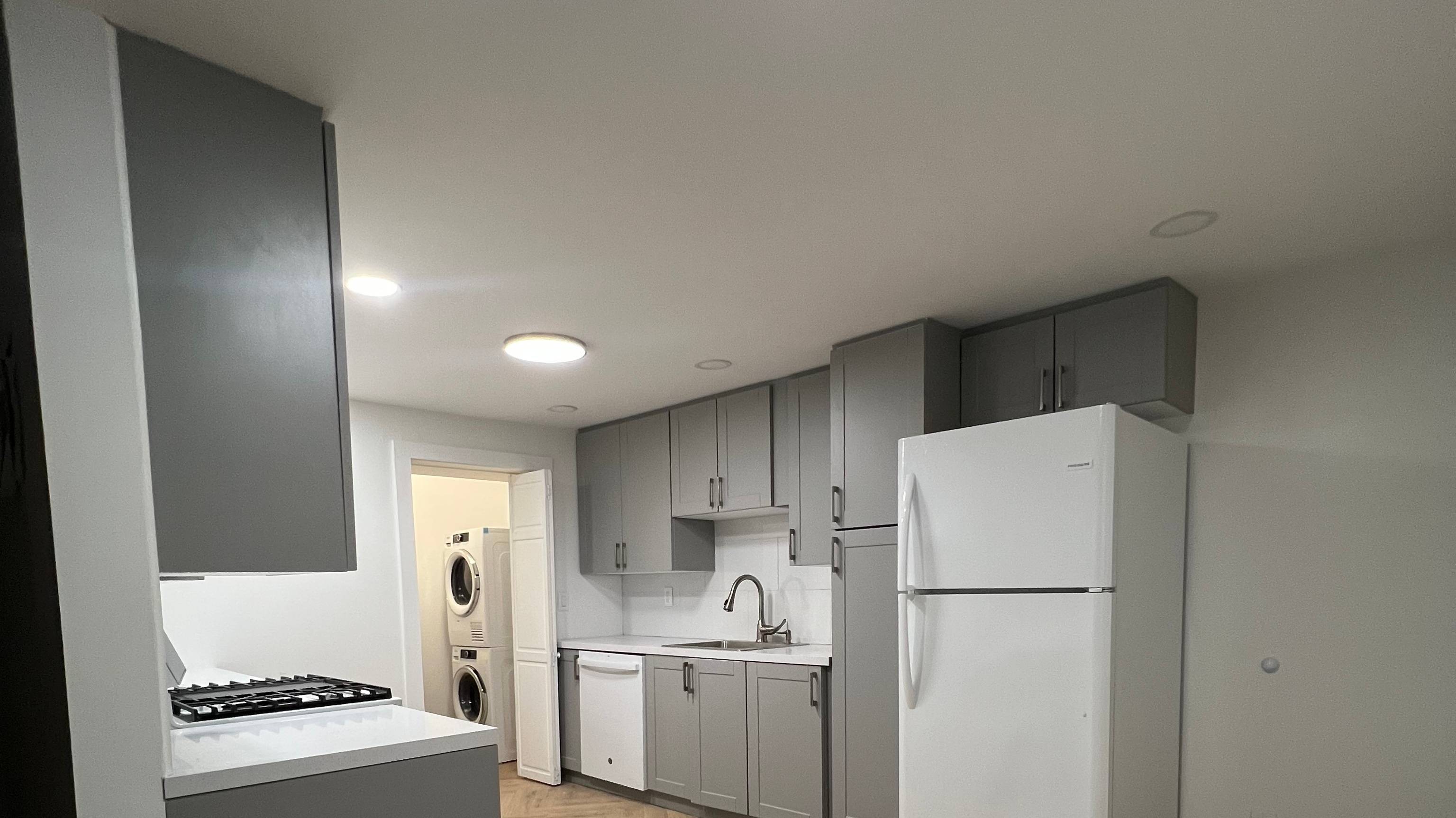 Prime location ! Spacious 4BR Duplex apt in Norwalk CT Cranbury area.