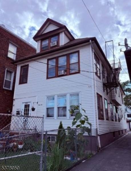 ELIZABETH MULTIFAMILY CASH FLOW MACHINE 5BR 4BA PARKING FOR 6 !