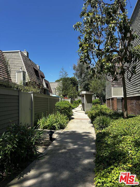 13121   Mindanao Way 2BR Marina Del Rey La