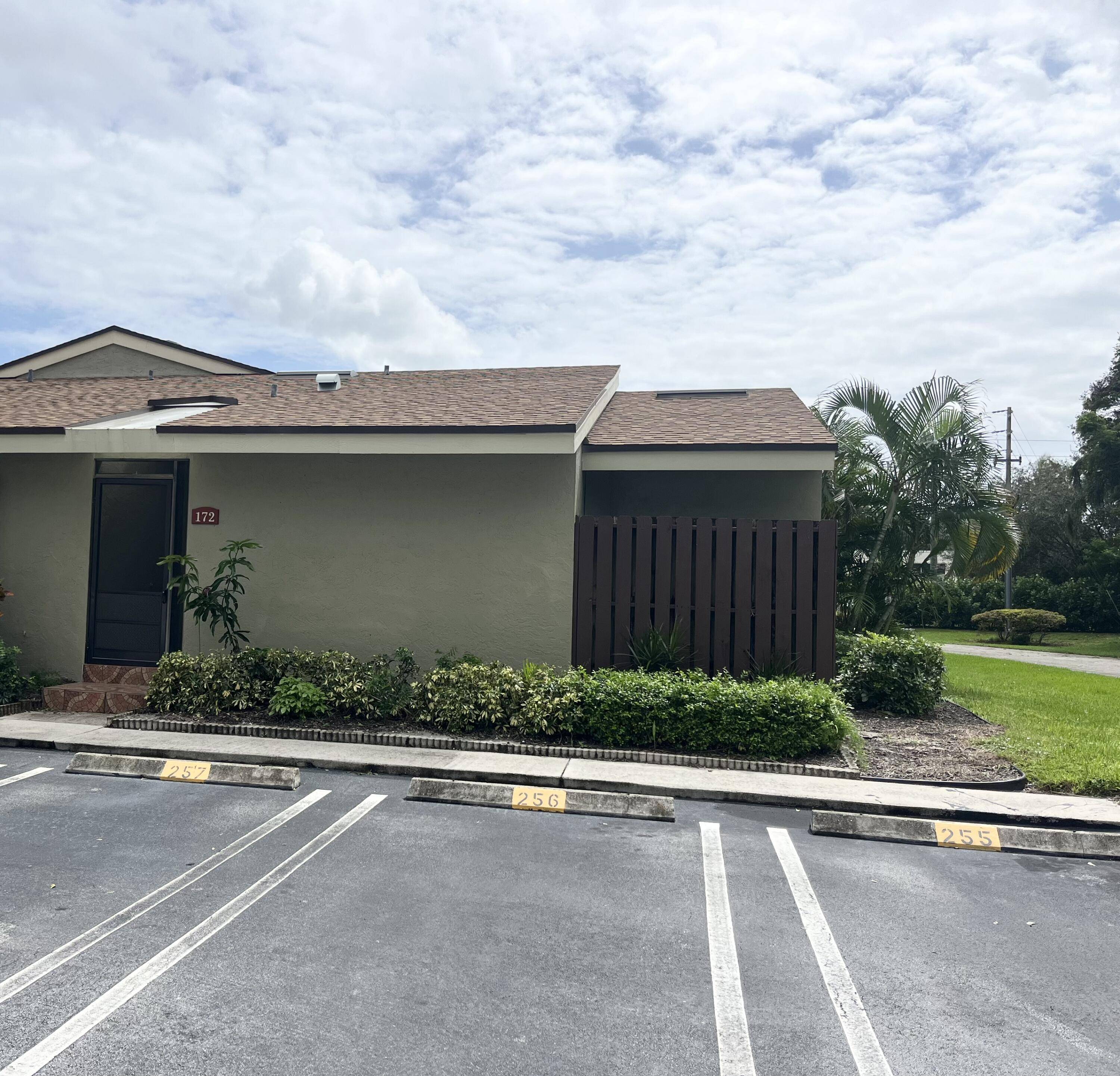 Welcome to Willowbrook ! This captivating 2 bedroom, 2 bath villa is located in the heart of Boynton Beach, FL.