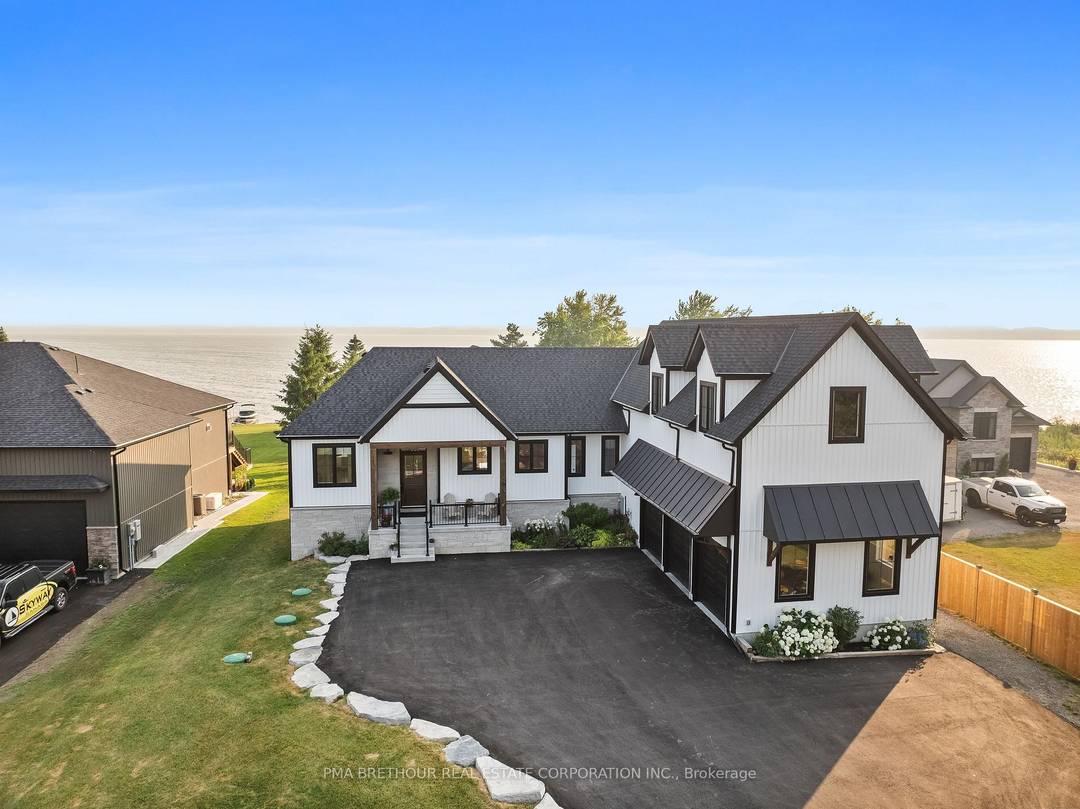 Luxurious Waterfront Living on Lake Scugog !