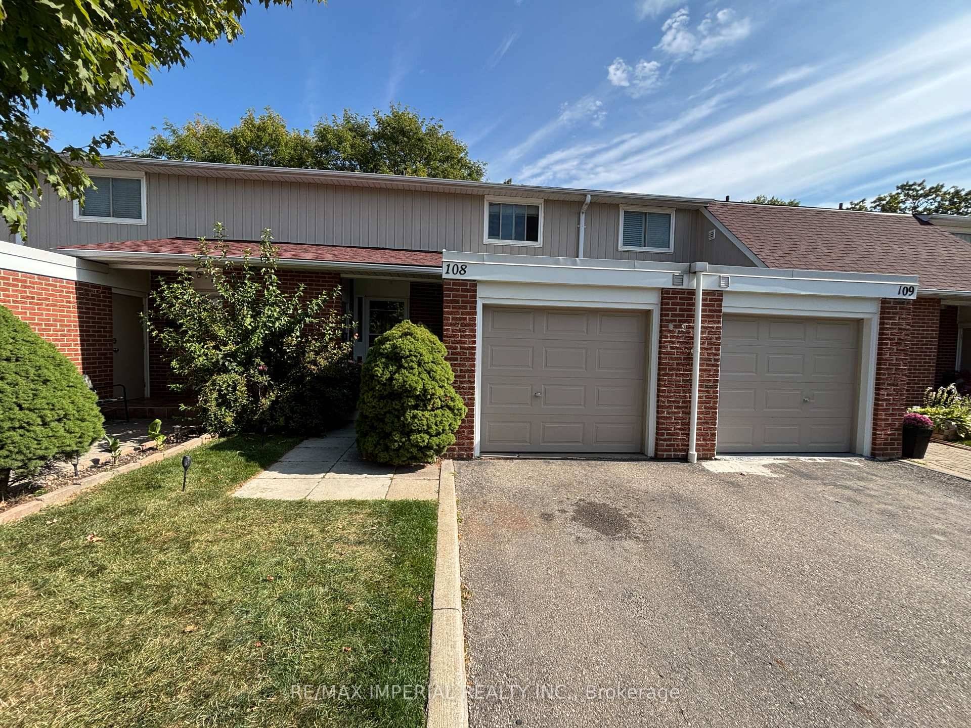 Bright amp ; Spacious 1352 Square Feet Mpac, Nicely Cared For Home In The Heart Of The City, WalkingDistance To Go Train.