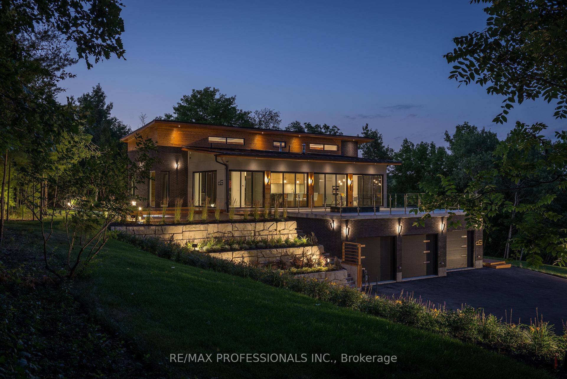 The ultimate in executive leasing experience The House Of The Hill is perched on a private hilltop with access to 3 acres overlooking the Humber River.
