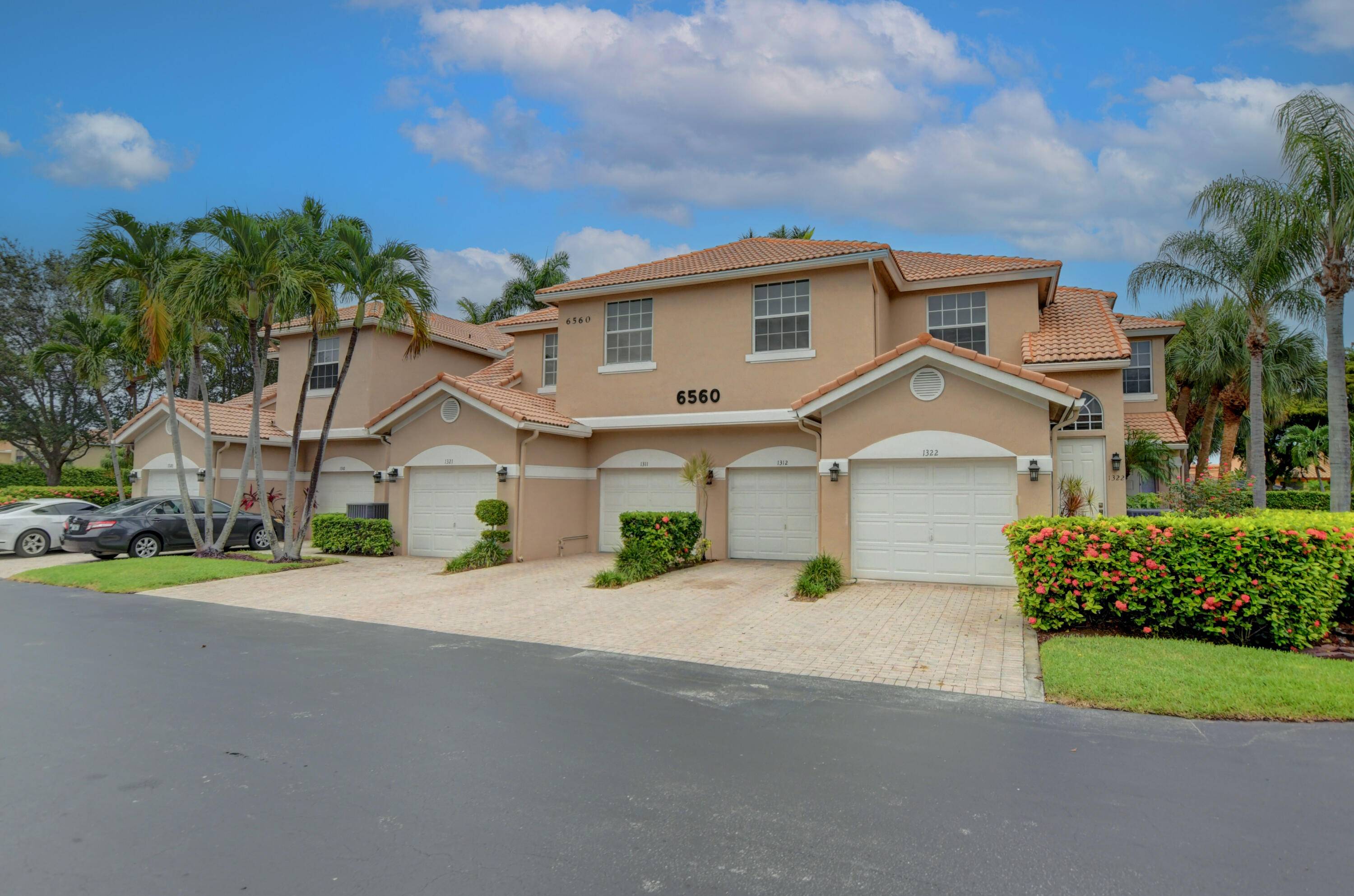 What a gorgeous open, light and bright renovated unit !
