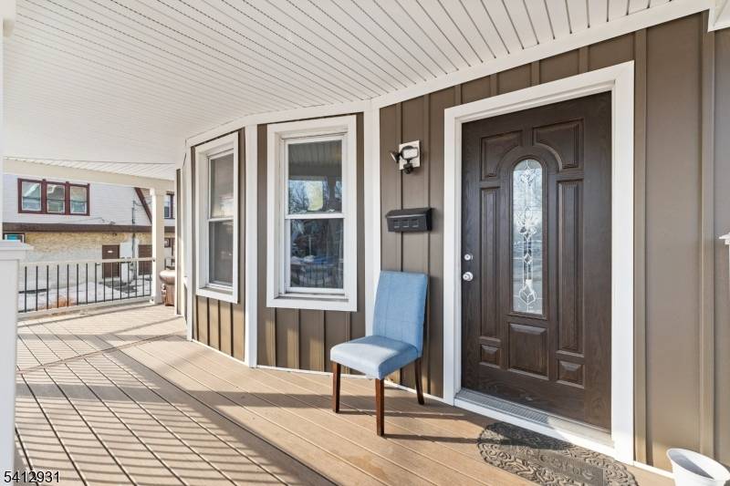 Beautifully renovated 4 bedroom, 1.