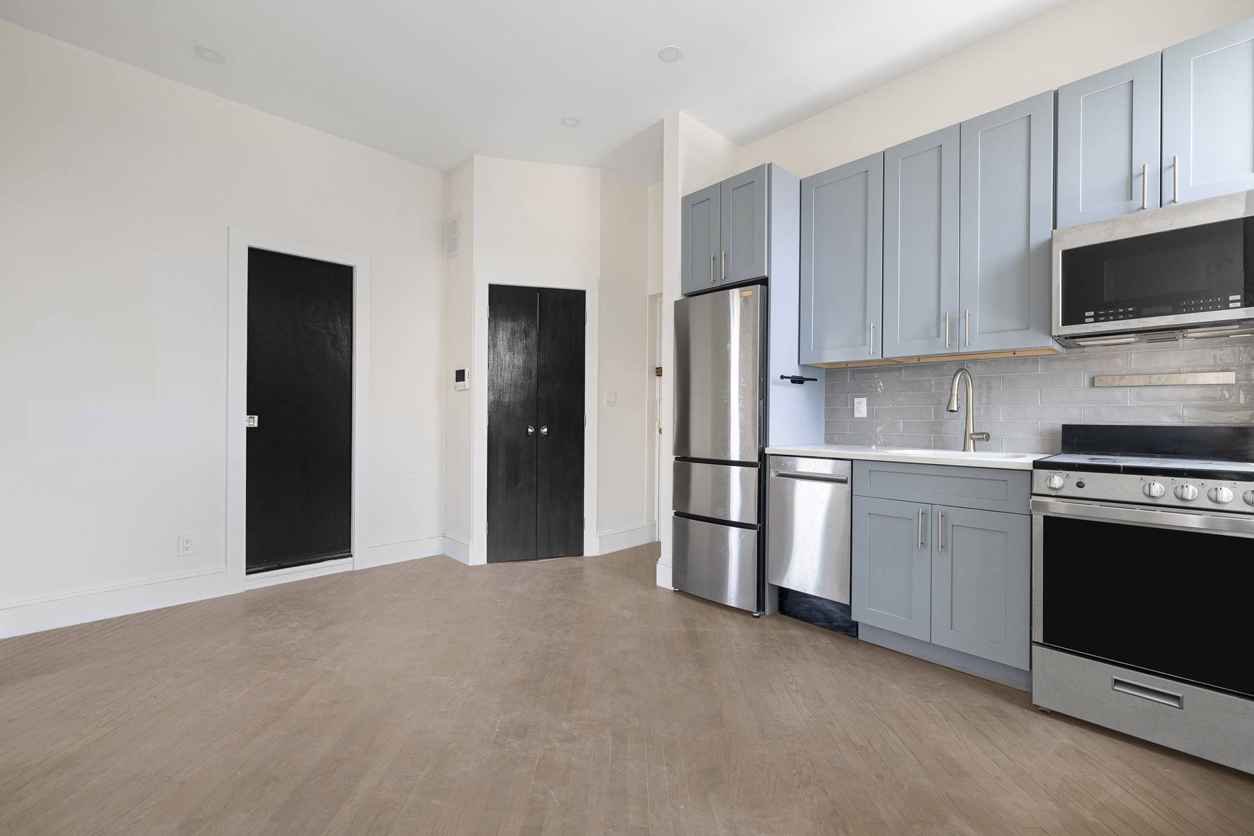 Mirador is please to present 58 St Marks 18 Renovated last year from the studs up !