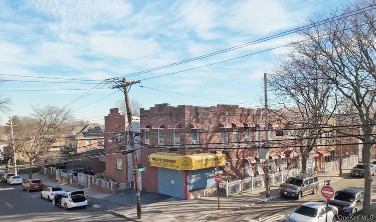 Nestled in a highly desirable and bustling neighborhood, this well established turnkey deli offers an exceptional opportunity for business owners and entrepreneurs.