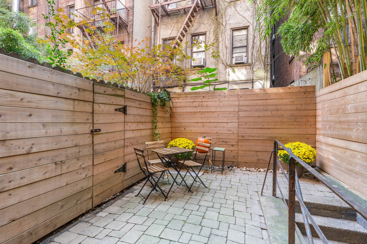 Beautiful Sophisticated One Bedroom with Soaring Ceilings amp ; Private Outdoor Space in the Heart of the Upper East Side !