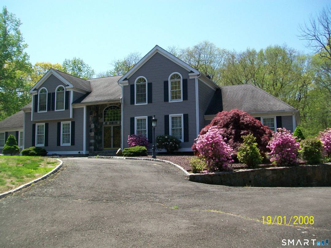 One of a kind 12 Rm colonial on a quiet cu de sac.