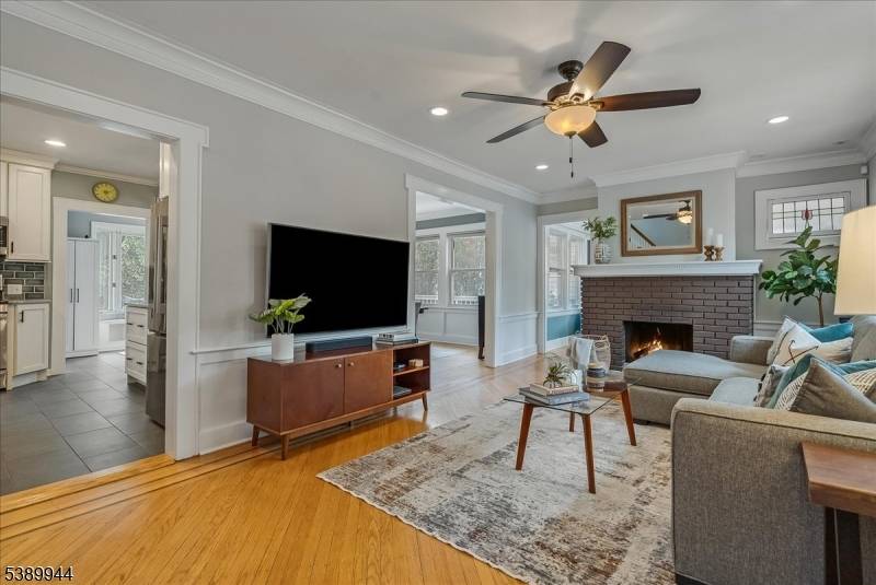 Situated in the heart of the College Hill neighborhood, 6 Yale is just 0.