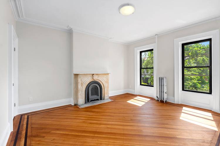 Welcome to 58 Downing Street Showing via Open House and Private Appointments Only !