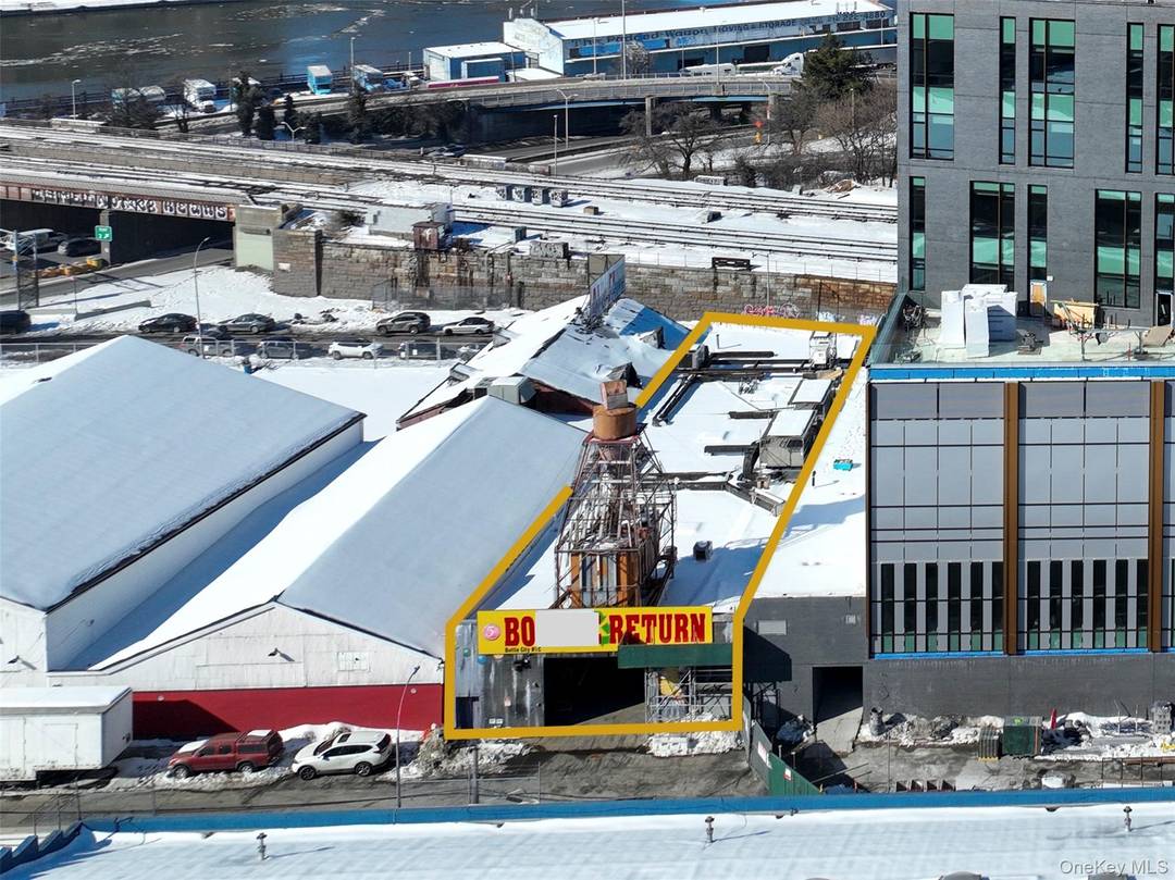 2520 Park Avenue presents a rare opportunity to acquire a strategically located Bronx property offering exceptional flexibility for both owner users and developers.