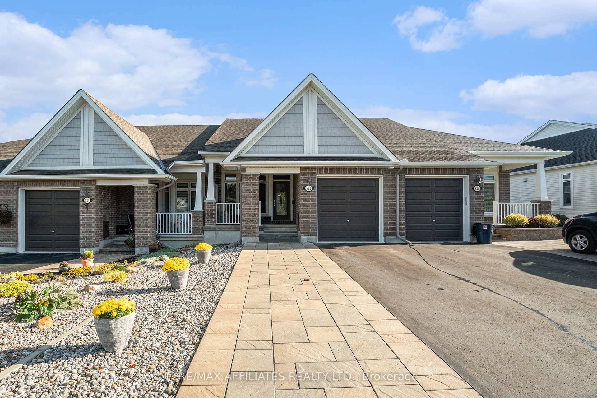 Rarely offered Tamarack row unit bungalow in fabulous Cardinal Creek !