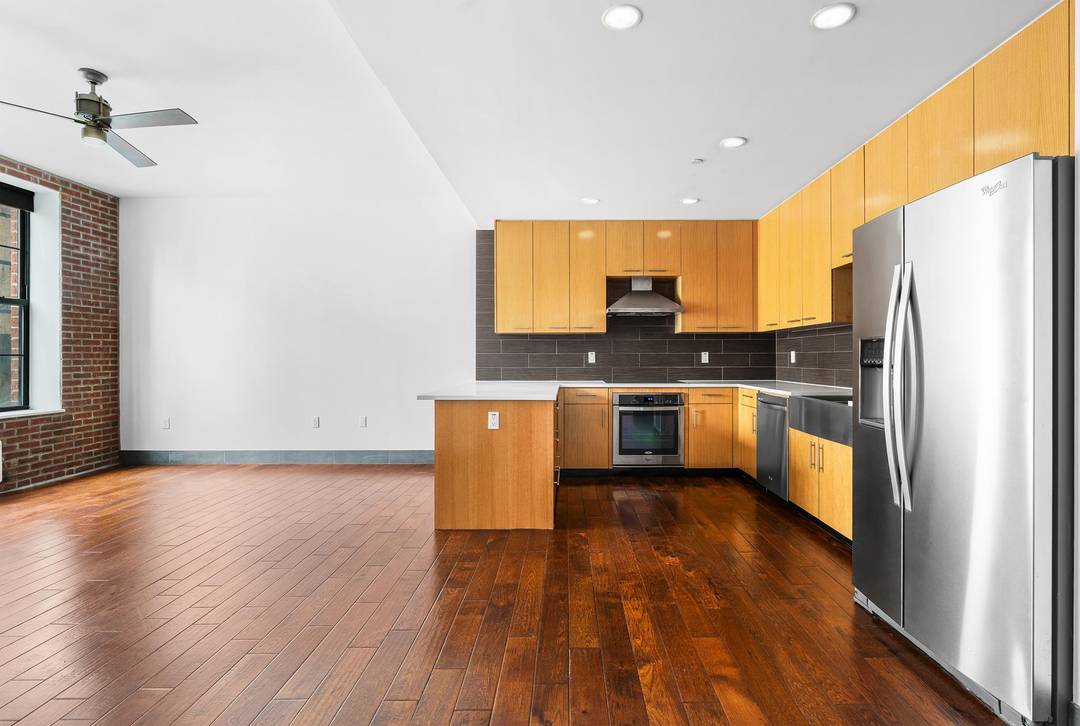 Stunning Corner 3 Bedroom, 2 Bath Residence at Factory House Prime Long Island CityWelcome to this exceptional three bedroom, two bathroom corner home at Factory House, where industrial chic design ...