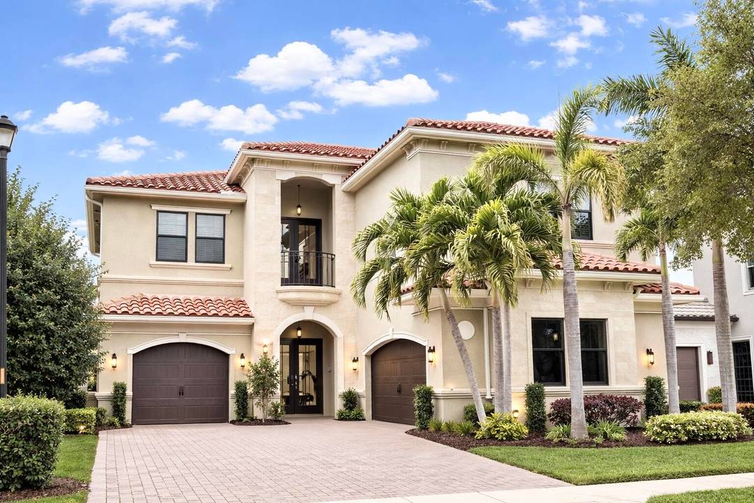 Spectacular Vizcaya Model in Seven Bridges with long lake view.