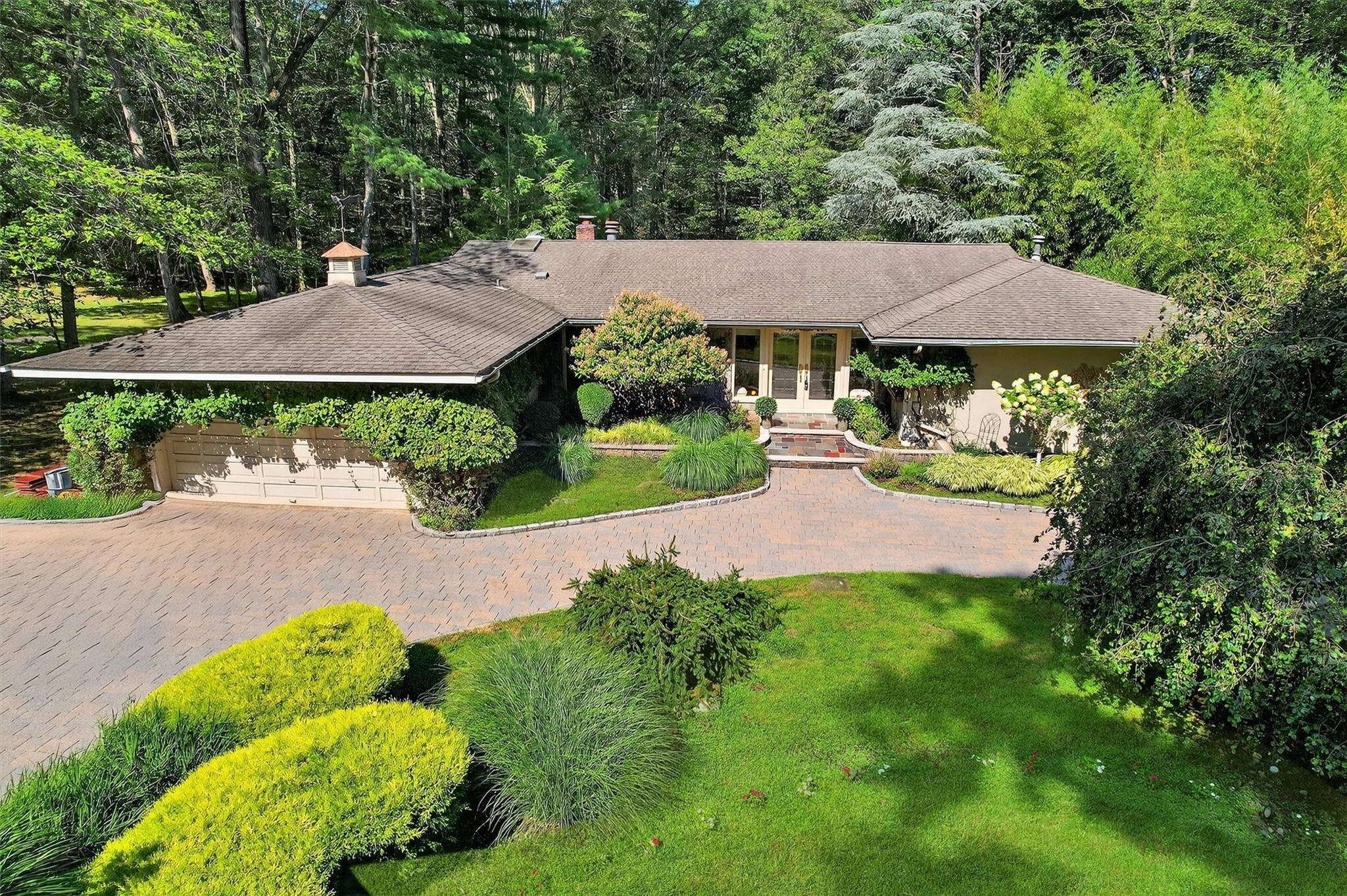 Discover the perfect blend of comfort and elegance in this spacious 4 bedroom ranch, ideally situated just moments from the revitalized Downtown Clarkstown, the esteemed Paramount Country Club, and the ...