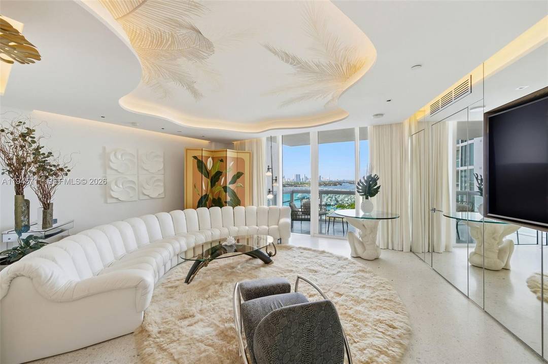 Located in the premier South of Fifth neighborhood, this Lower Penthouse at Murano at Portofino offers designer finishes, including Leicht cabinetry, Miele, and Sub Zero appliances.