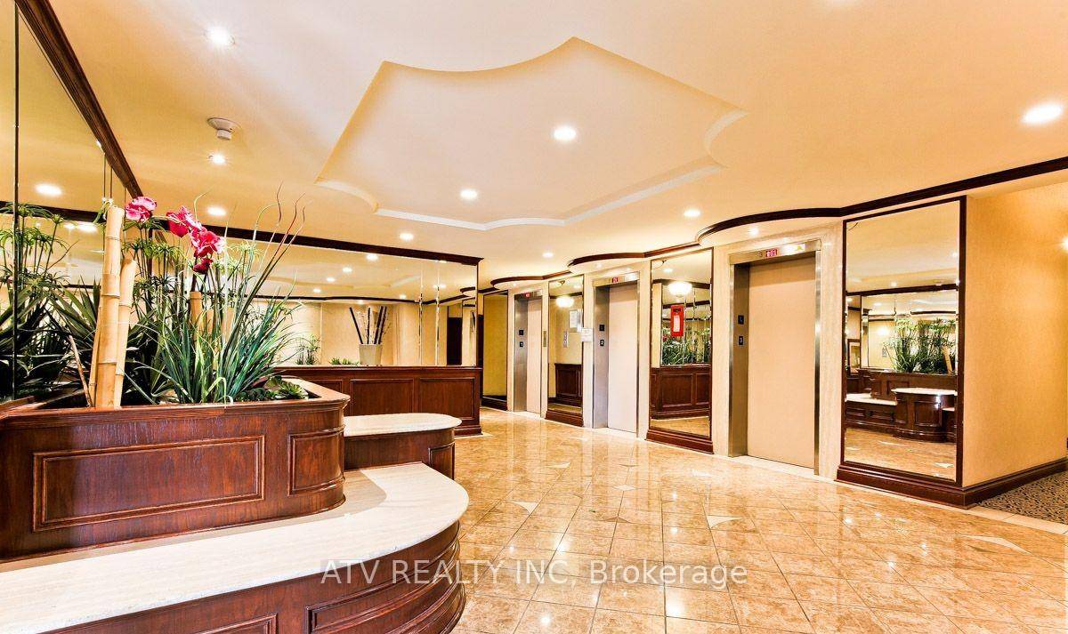 Beautifully Updated Specious 1 1 Bedroom Unit.