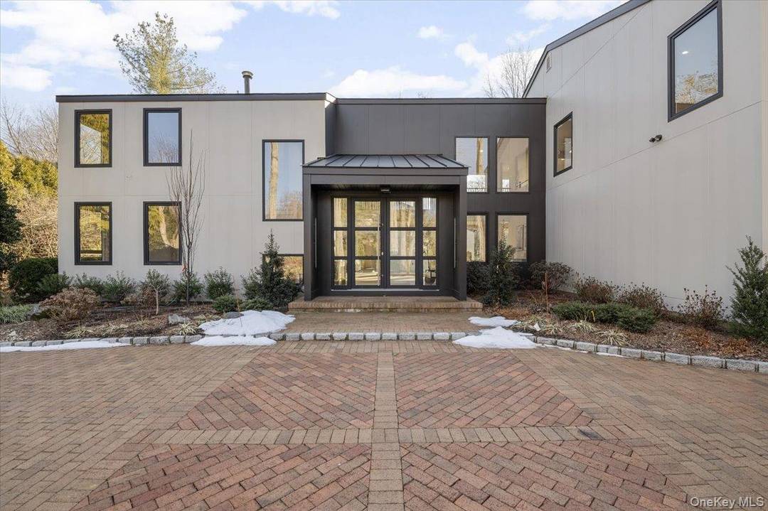 Welcome to 26 Windemere Way, a spectacular luxury residence offering over 5, 000 square feet of open floor plan living, where elegance meets modern convenience.