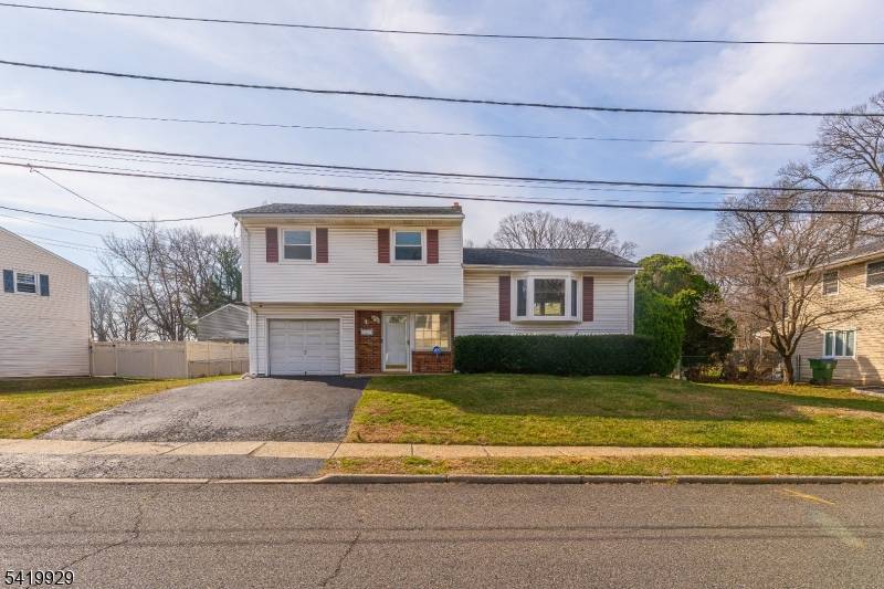 Well maintained split level home featuring 3 bedrooms and 1.
