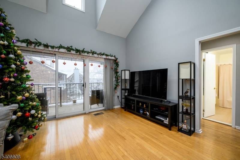 Spacious and bright 1, 500 SF 3 bedroom condominium with a loft style layout in the lovely Hamilton Crest condominium complex.