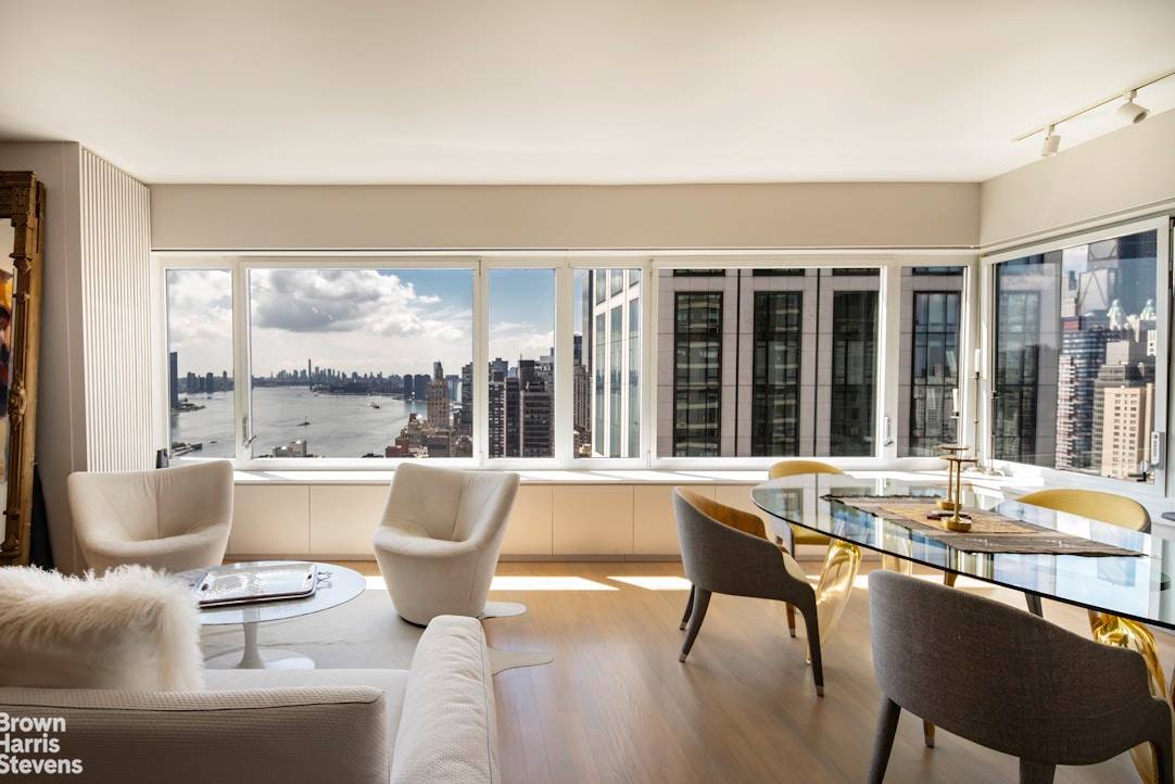 This rarely available high floor south facing one bedroom in The Sovereign has been meticulously renovated.