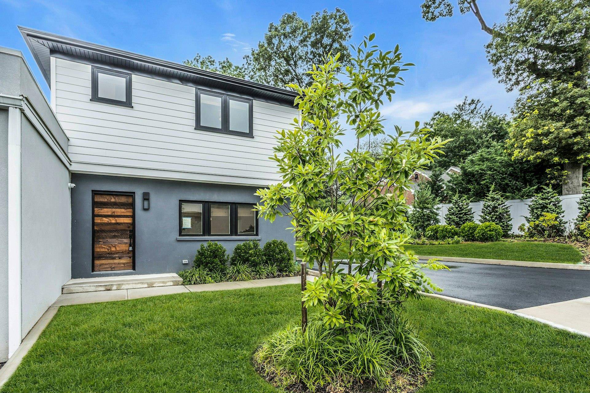 Enter this beautifully renovated 2 bedroom, 1.