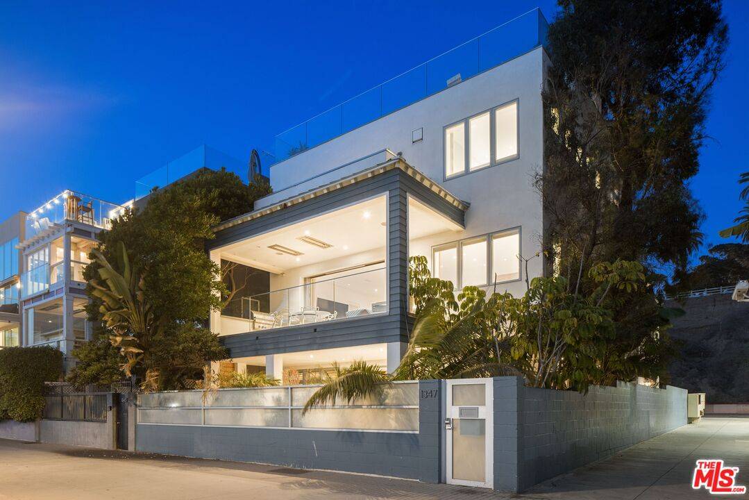 1347 Palisades Beach Rd 4BR Santa Monica La