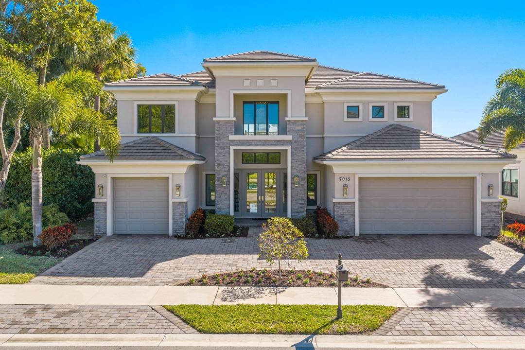 Welcome to Royal Palm Polo by Toll Brothers, Boca Raton's premier gated enclave of luxury single family estates.