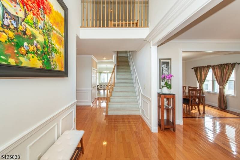 Welcome to this bright, spacious, and immaculate colonial in Mazdabrook !