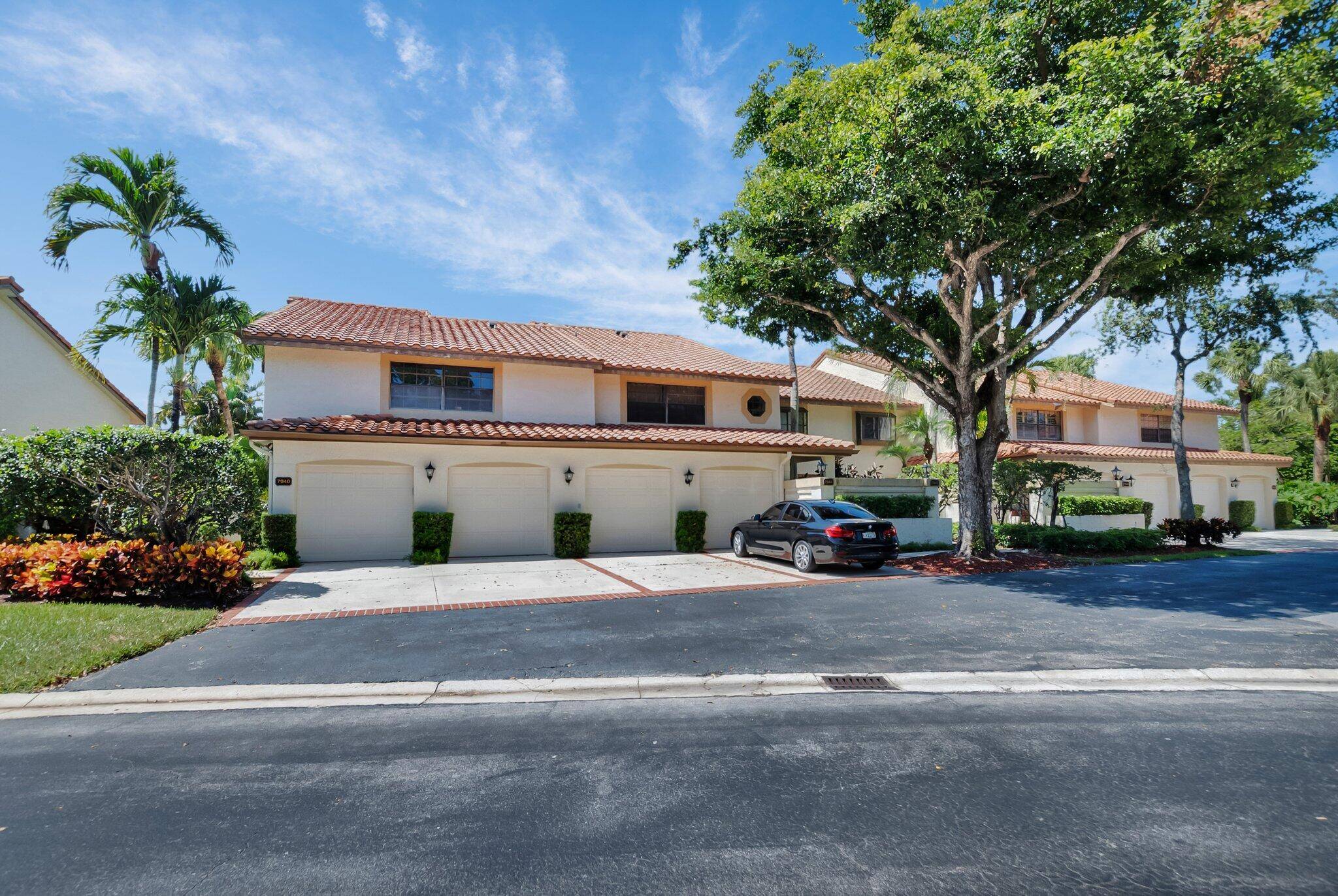 Beautiful townhouse in desirable Boca Pointe !