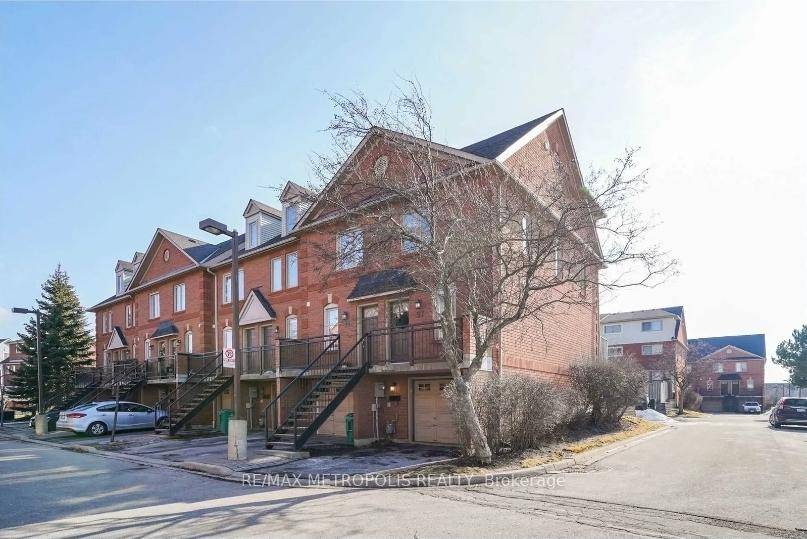 Welcome To This Elegant amp ; Stunning Townhouse In Prime amp ; Ideal Area Of Mississauga.